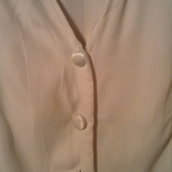 *FASHION BUG WHITE SLEEVELESS BUTTON DOWN V NECK - Picture 5 of 6